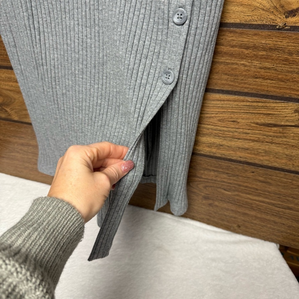Time & Tru size large 12/14 Gray Ribbed Skirt button detailing side slit - Picture 8 of 8